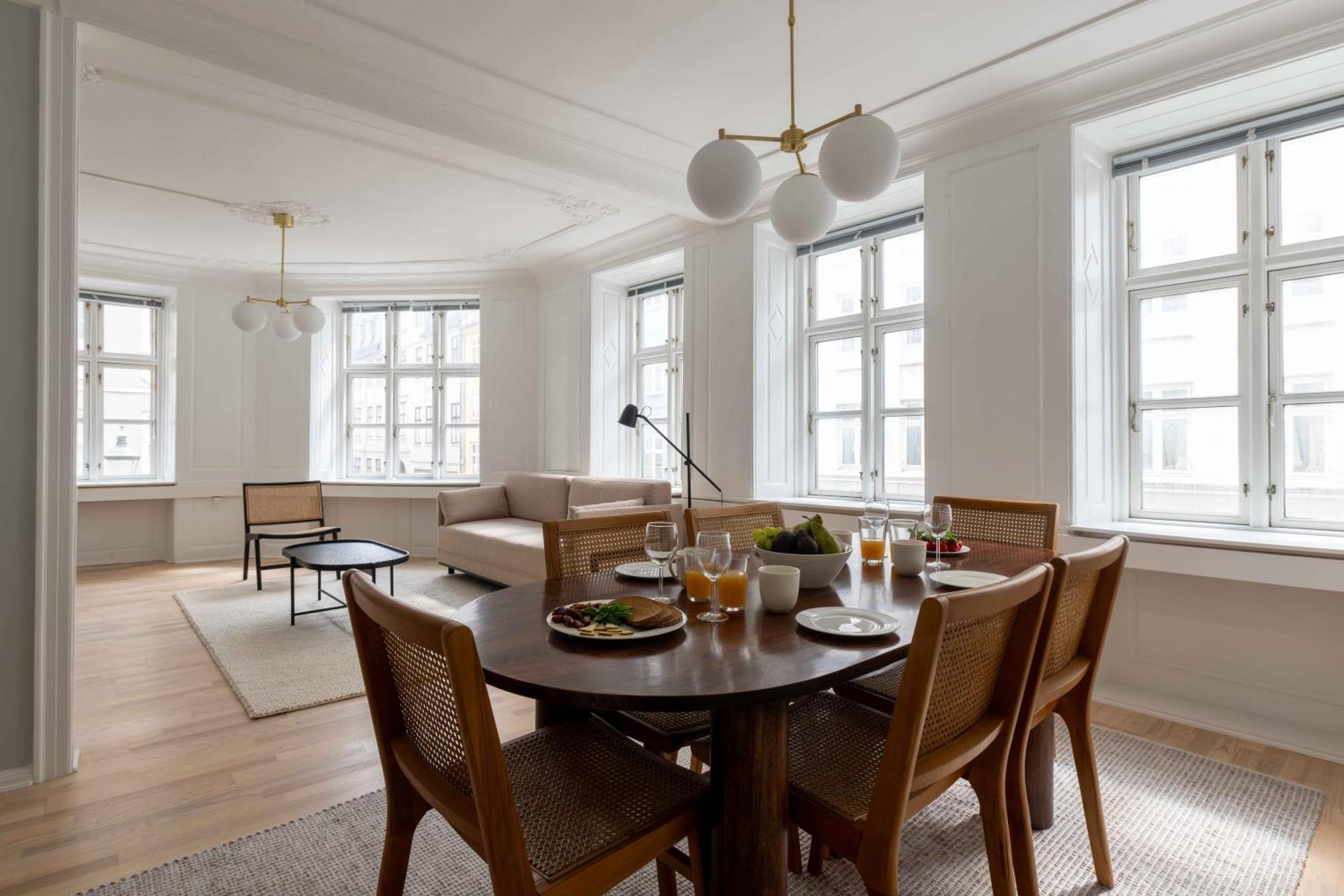 Spacious Tivoli Gardens Apartment W 3 Bedrooms Копенгаген Экстерьер фото