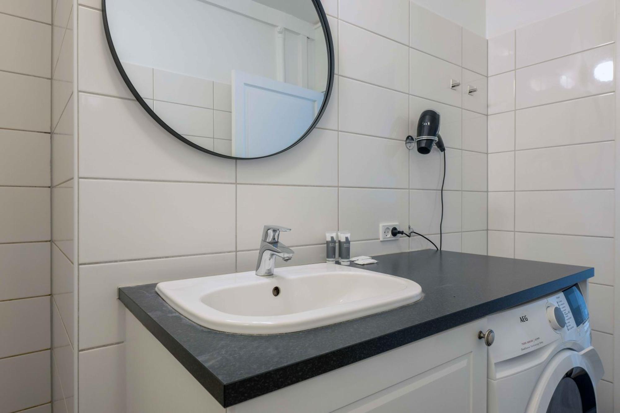 Spacious Tivoli Gardens Apartment W 3 Bedrooms Копенгаген Экстерьер фото